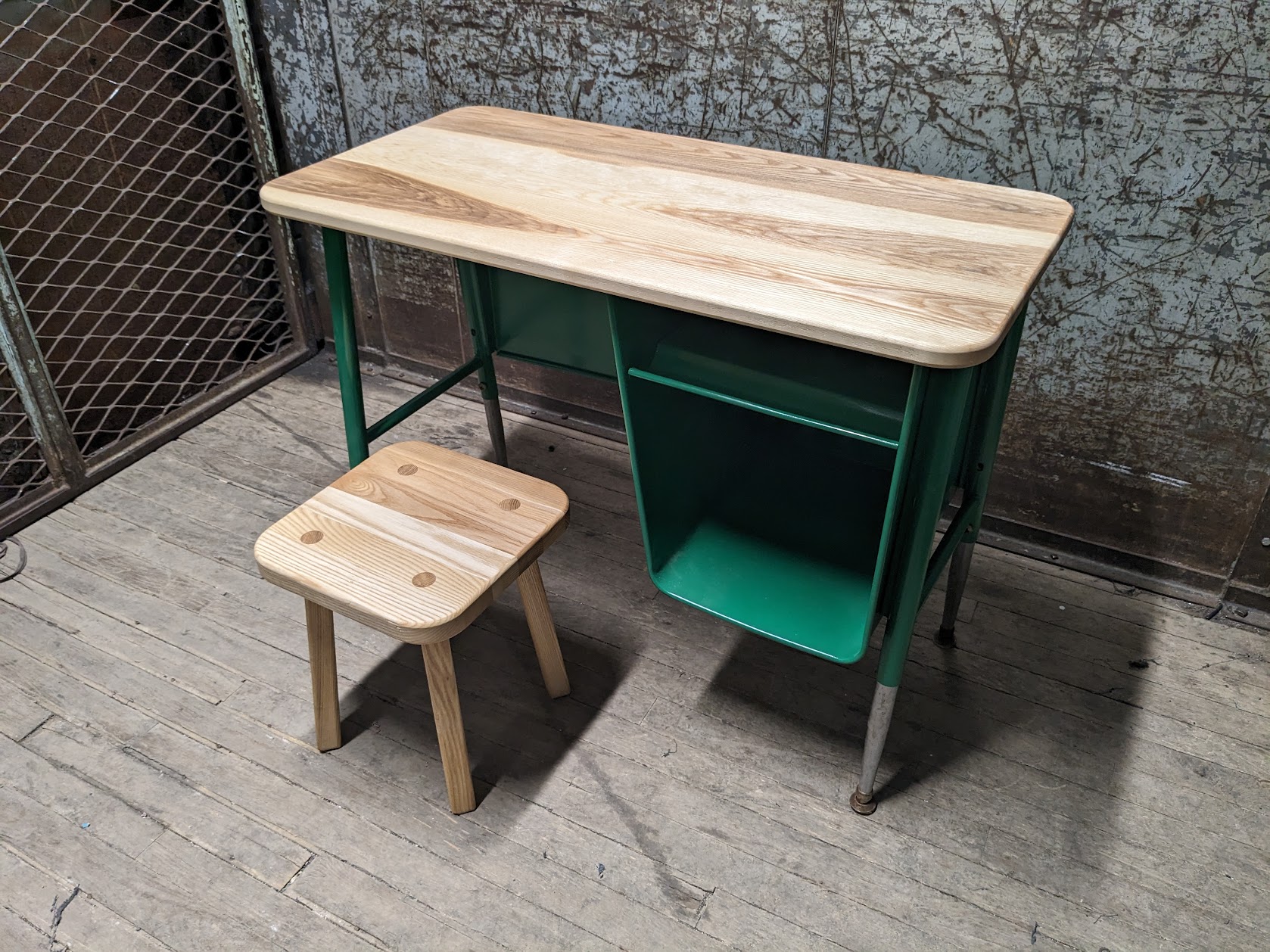 Table à manger en chêne rouge